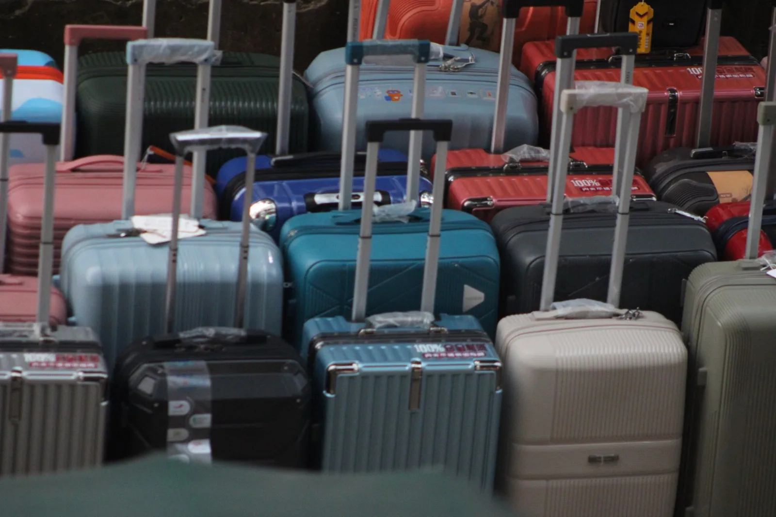 The Ultimate Carry-On Size Guide: Airline Dimensions, Rules, and Packing Strategies